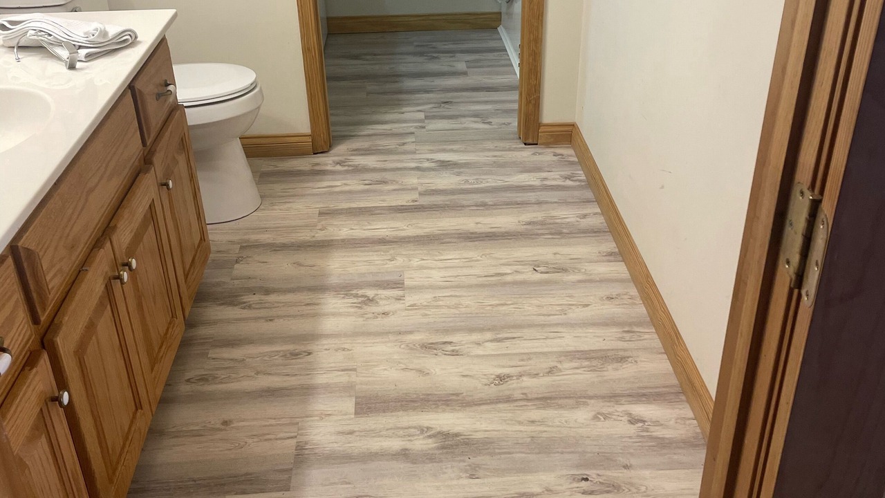Photo of Bathroom in Flat Hollow Marina