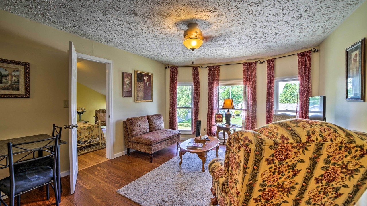 Photo of Livingroom in Geneva-on-the-Lake