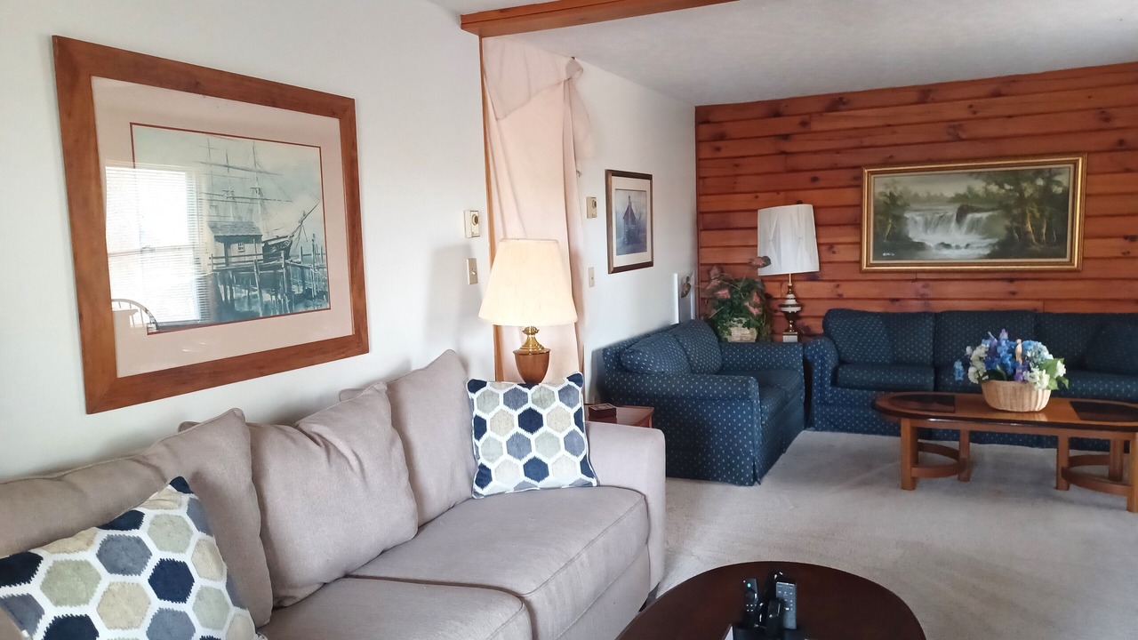 Photo of Livingroom in North Glade Hills