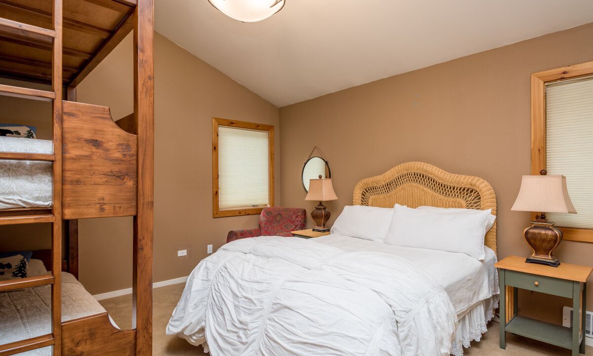 Photo of Bedroom in Warm Springs