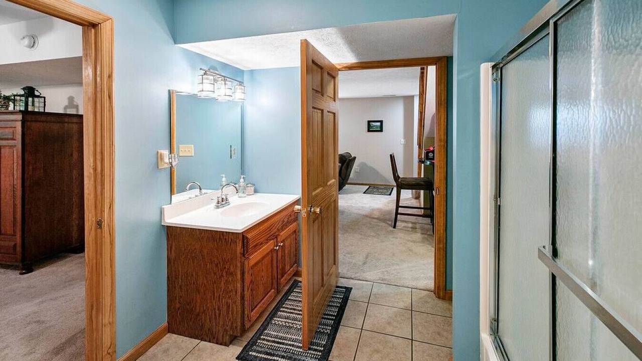 Photo of Bedroom in Flat Hollow Marina