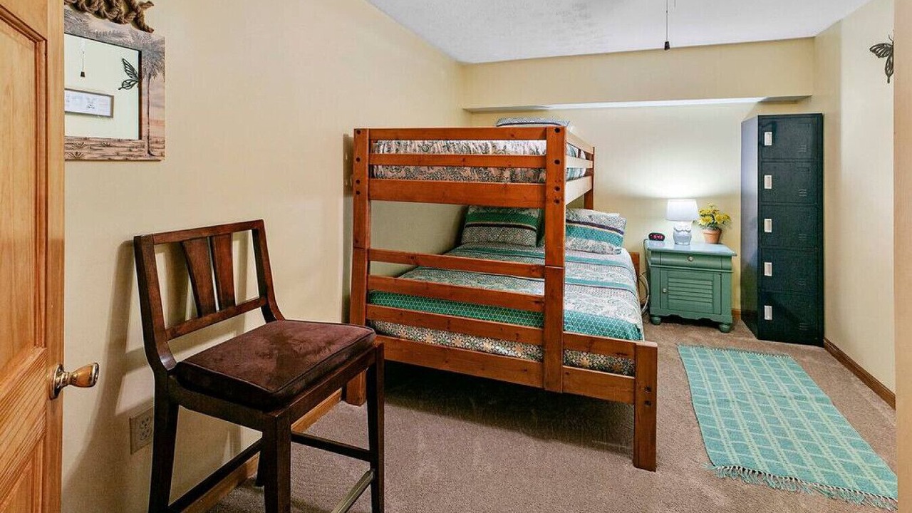 Photo of Bedroom in Flat Hollow Marina