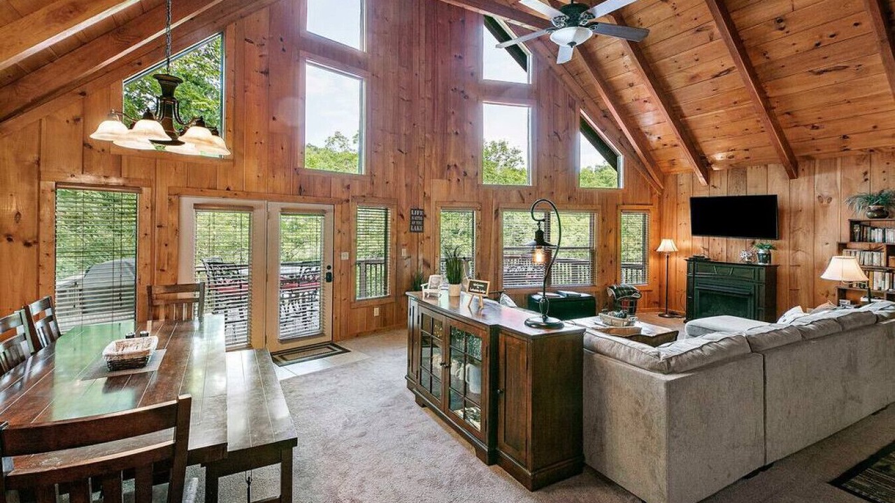 Photo of Bedroom in Flat Hollow Marina