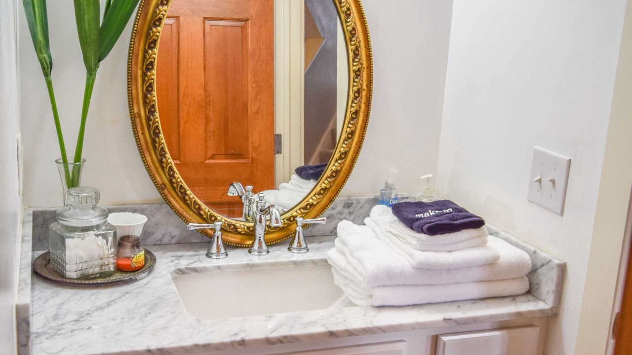 Photo of Bathroom in Lockerbie Square