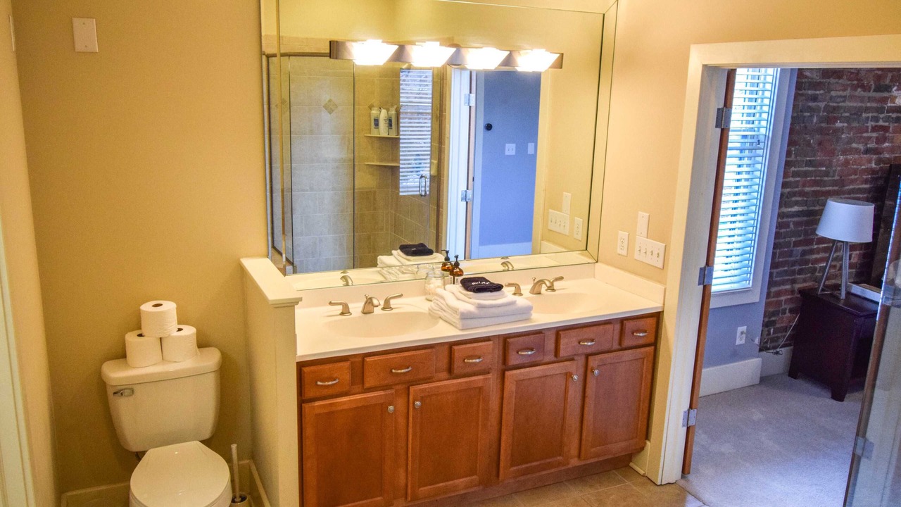 Photo of Bathroom in Lockerbie Square