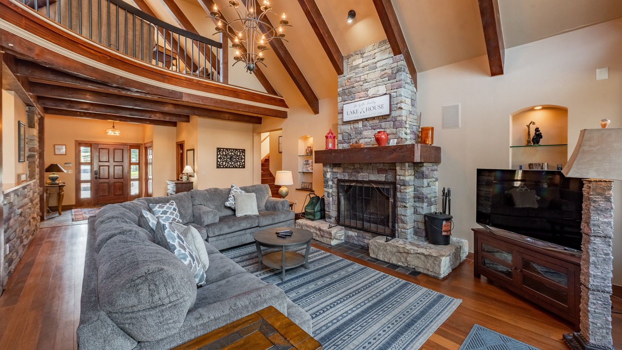 Photo of Livingroom in Waterfront Greens