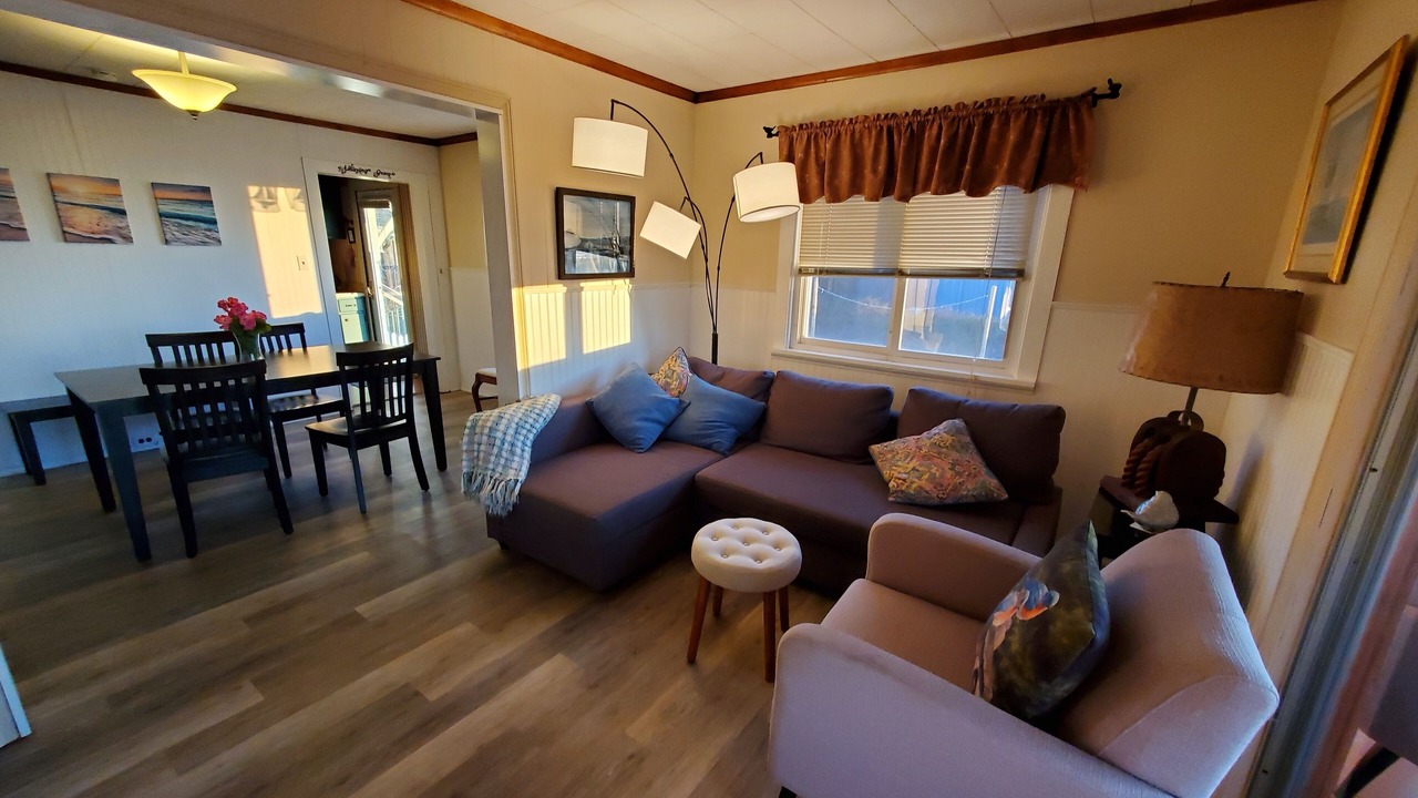 Photo of Livingroom in Town Bank