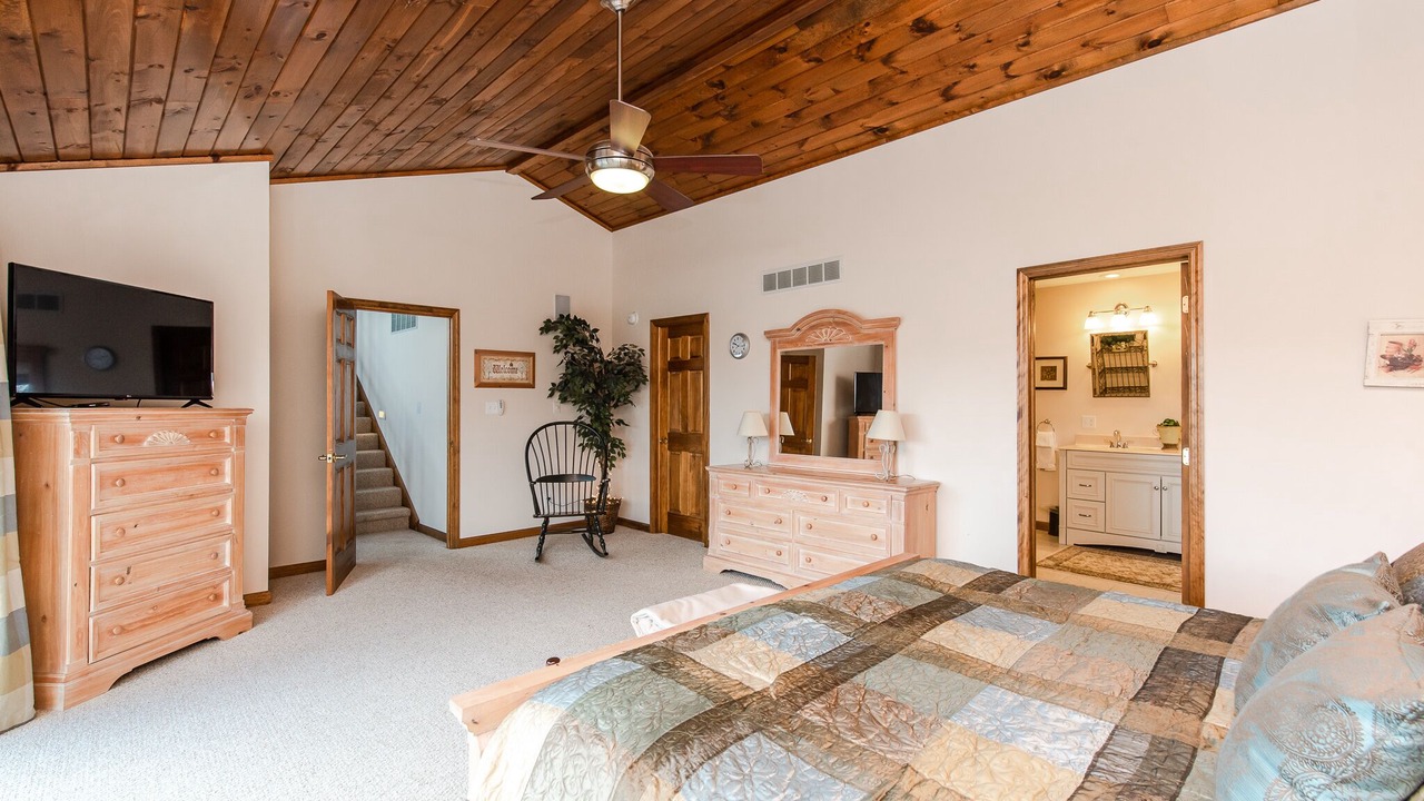 Photo of Bedroom in Mountainside