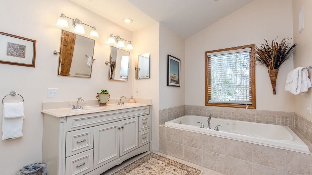 Photo of Bathroom in Mountainside
