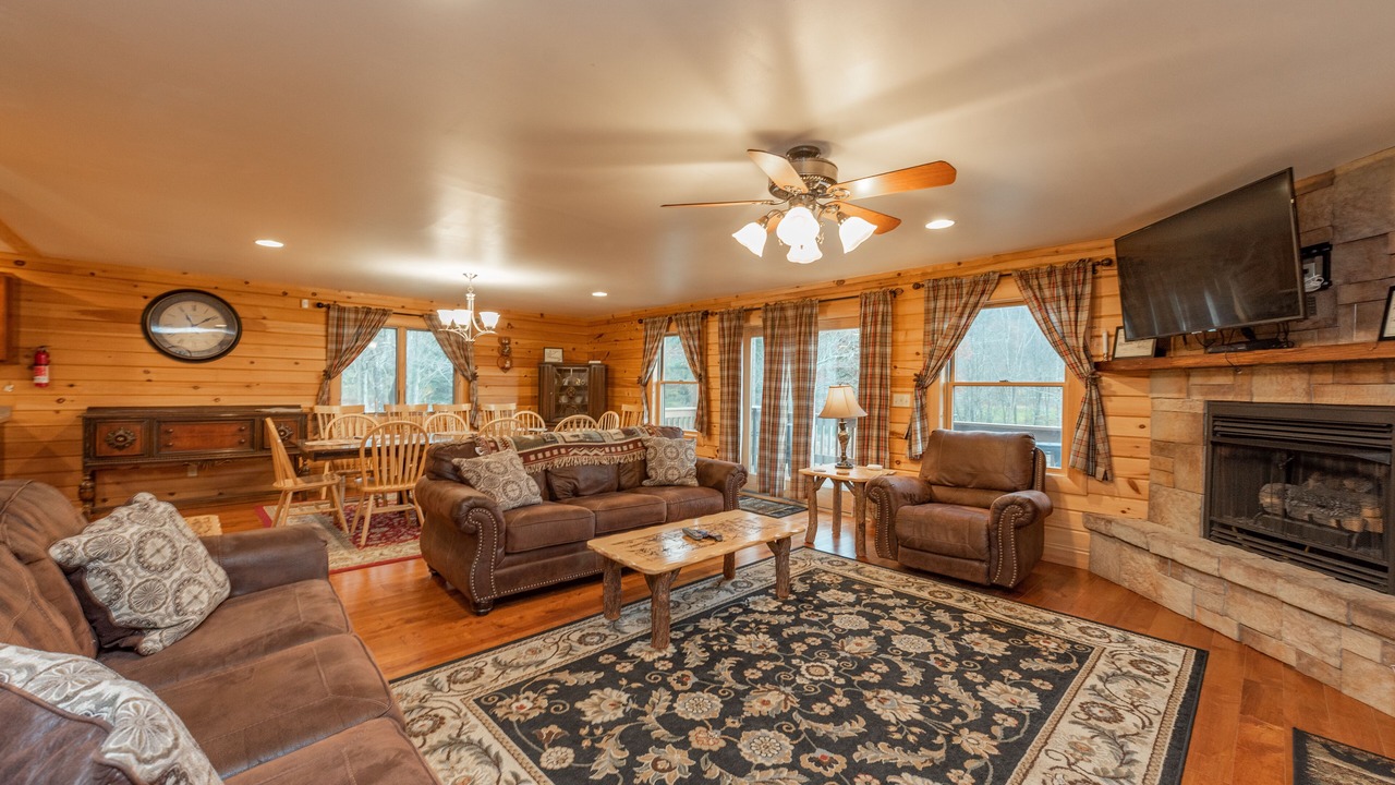 Photo of Livingroom in McHenry