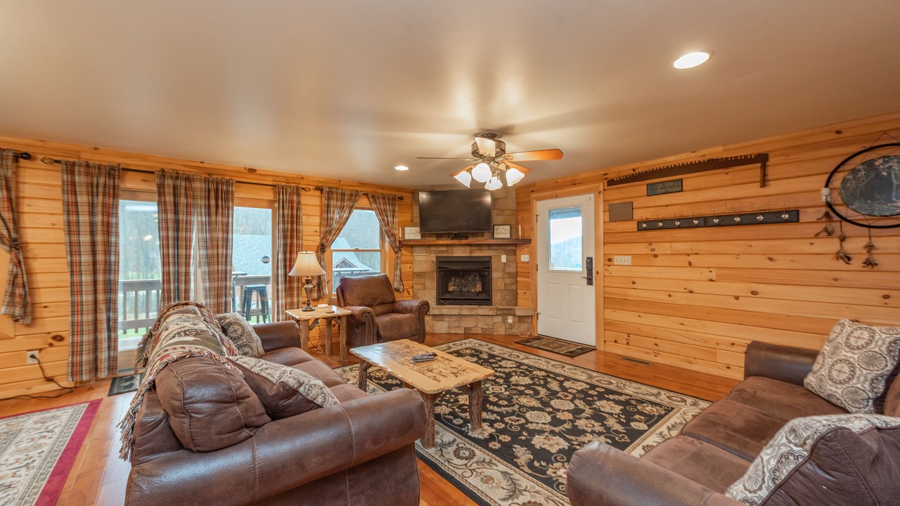 Photo of Livingroom in McHenry