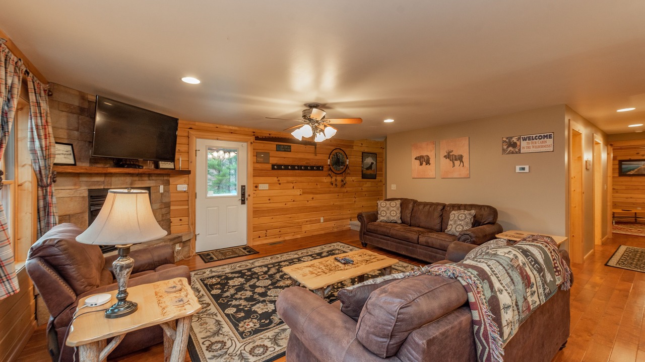 Photo of Livingroom in McHenry