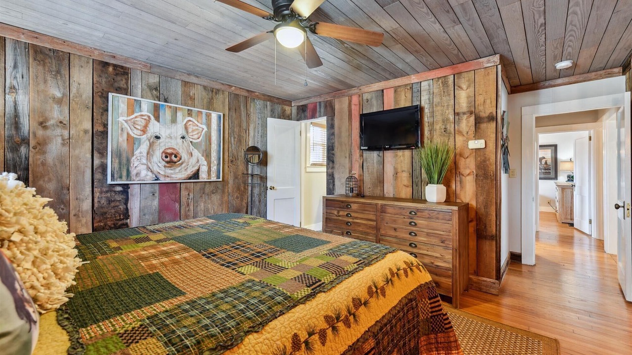 Photo of Bedroom in Blowing Rock
