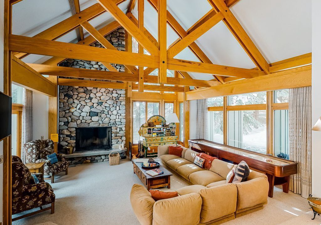 Photo of Livingroom in Warm Springs