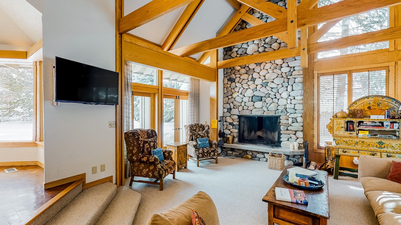 Photo of Livingroom in Warm Springs