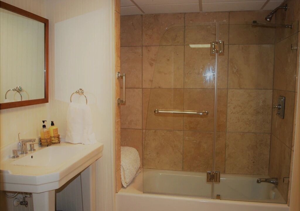 Photo of Bathroom in Point Lookout