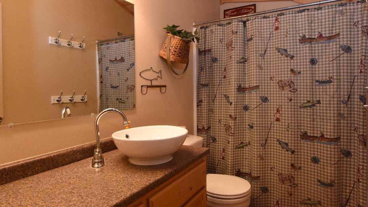 Photo of Bathroom in Island Park