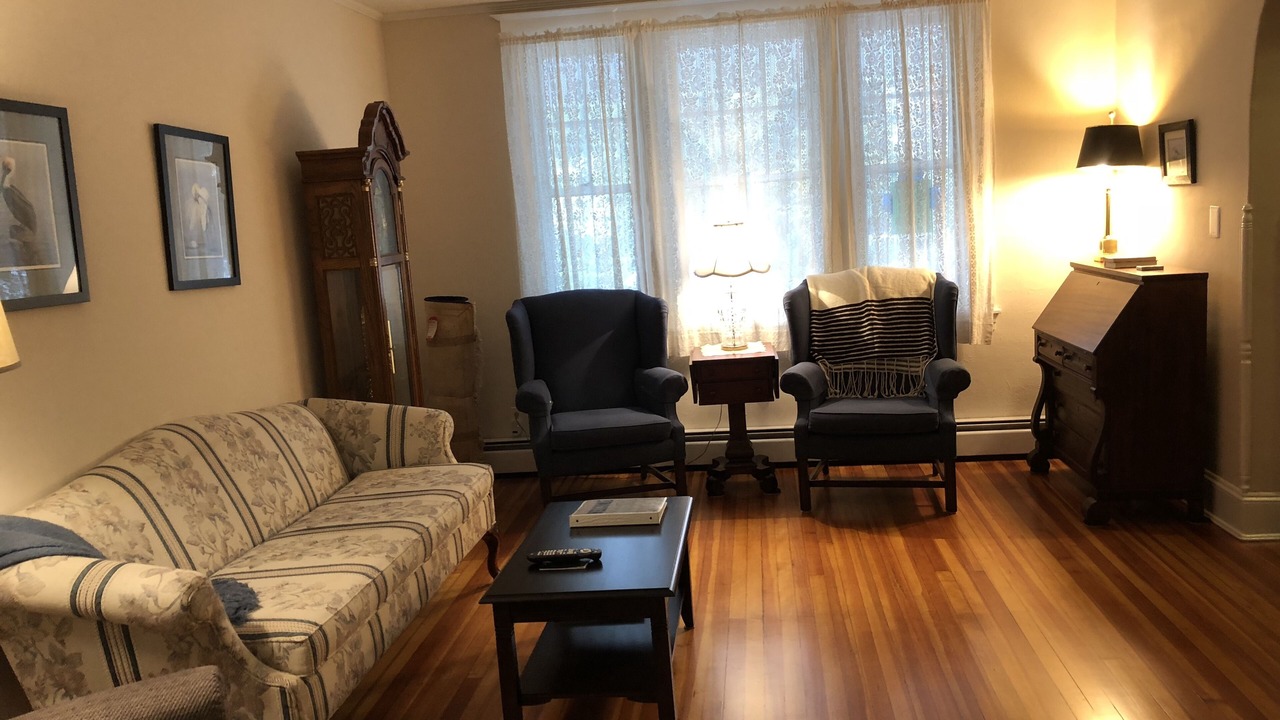 Photo of Livingroom in Historic District