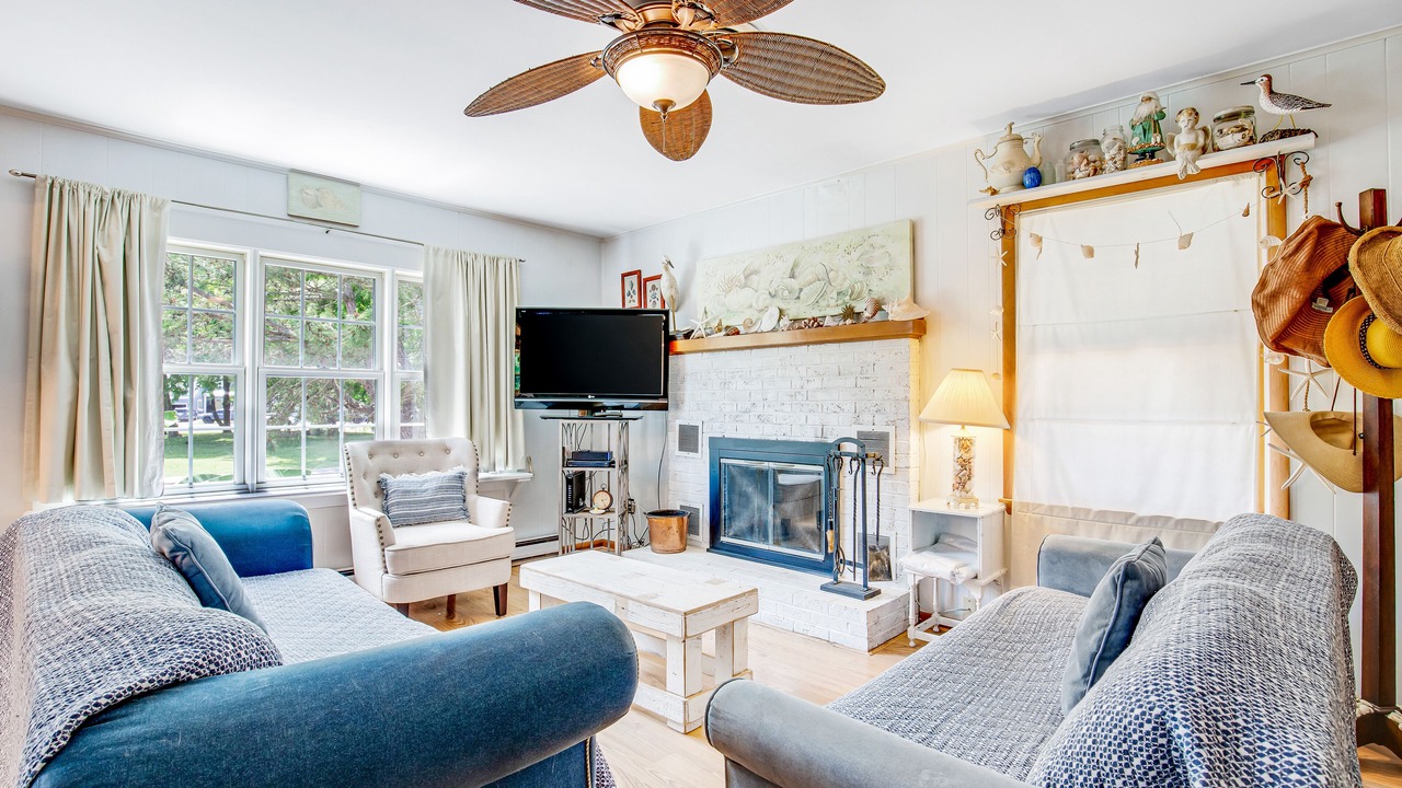 Photo of Livingroom in Caine Woods