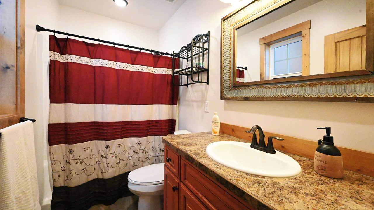 Photo of Bathroom in Island Park