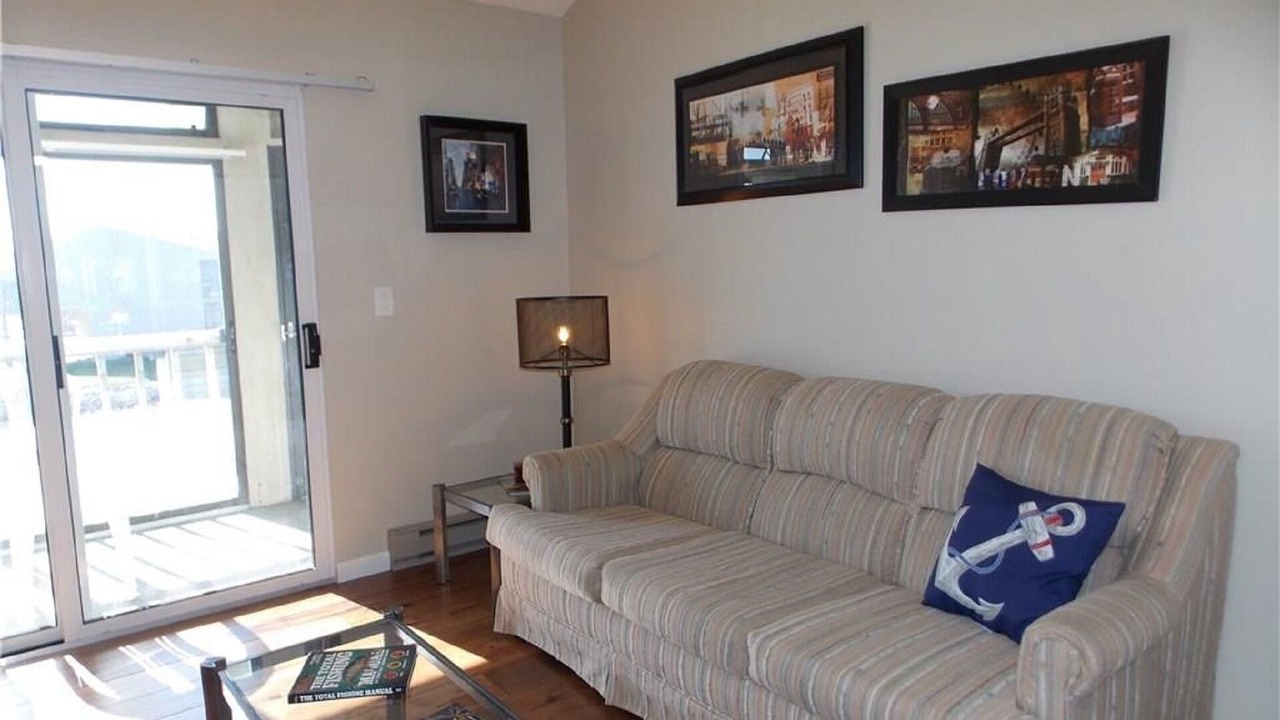 Photo of Livingroom in Oak Harbor