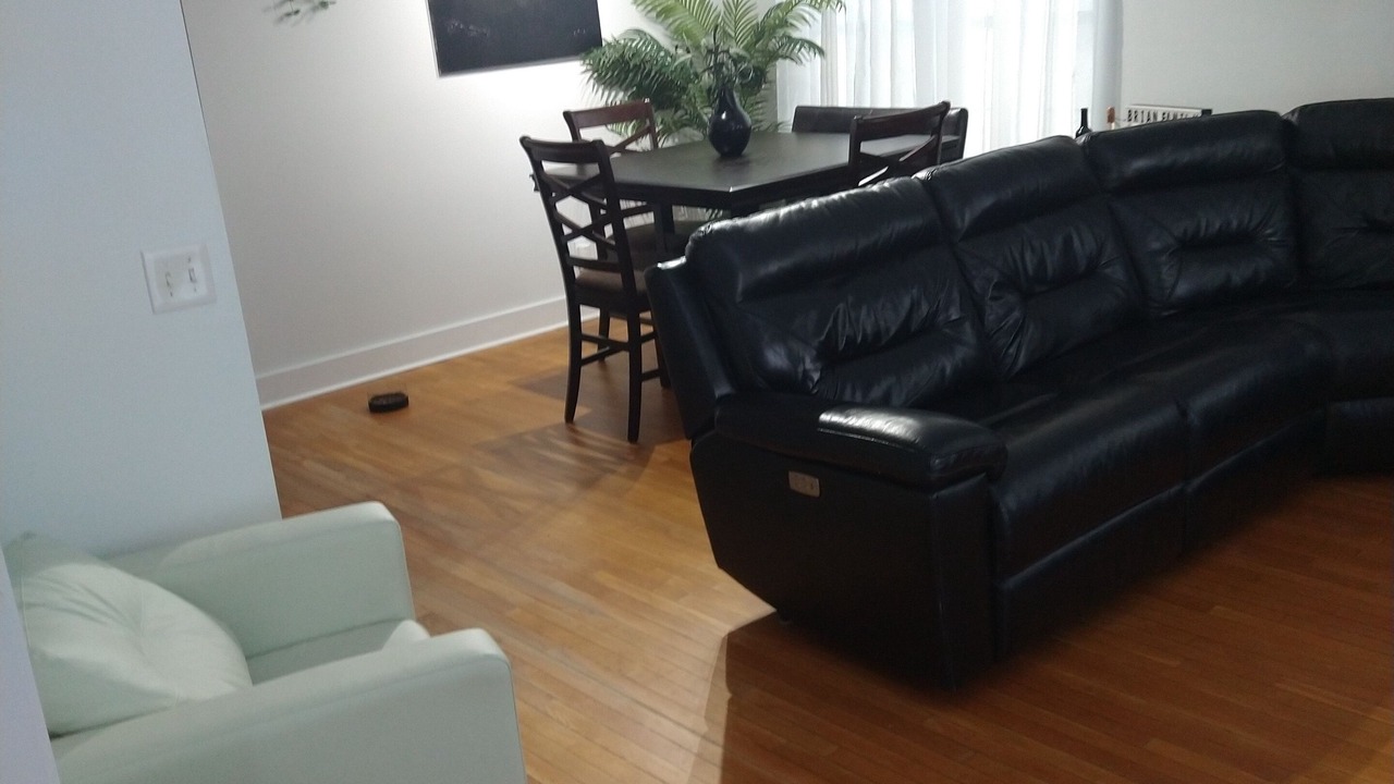 Photo of Livingroom in Detroit - Shoreway