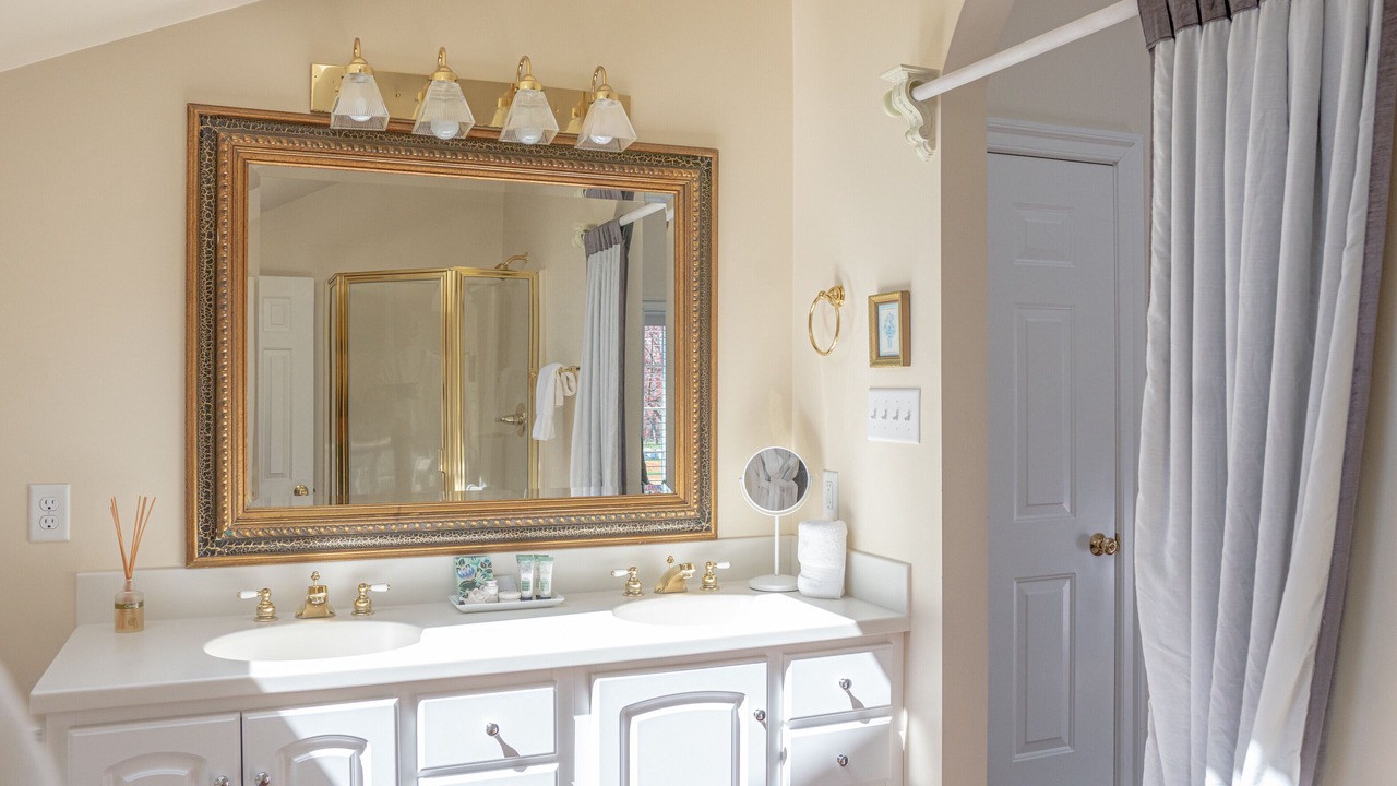 Photo of Bathroom in Bird In Hand