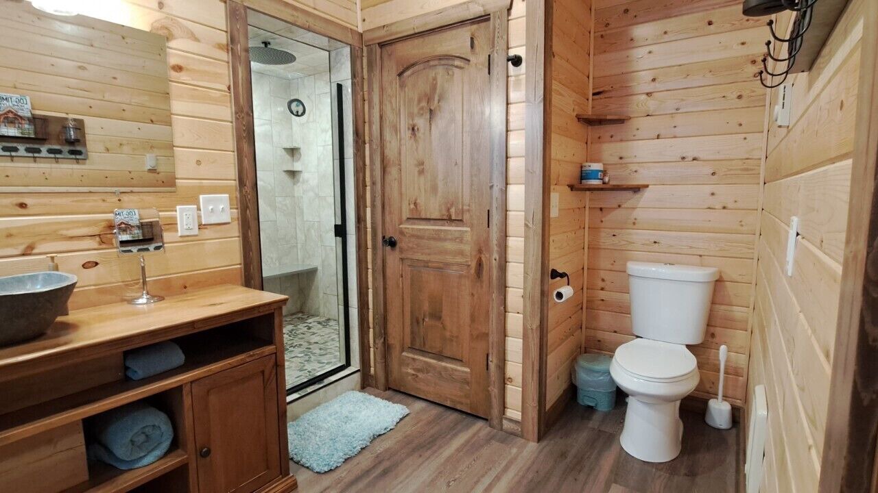 Photo of Bathroom in Island Park