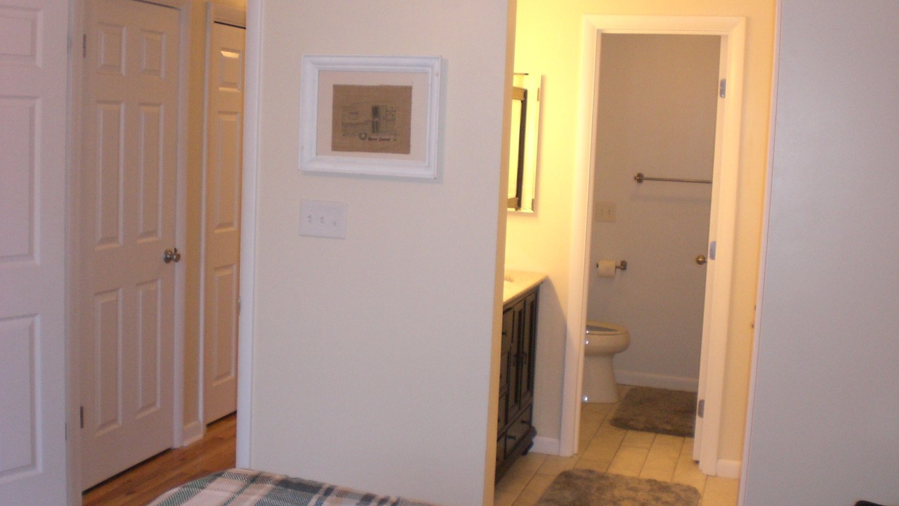 Photo of Bedroom in Country Club Estates