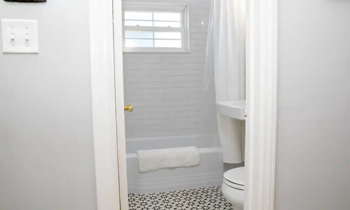 Photo of Bathroom in Del Ray