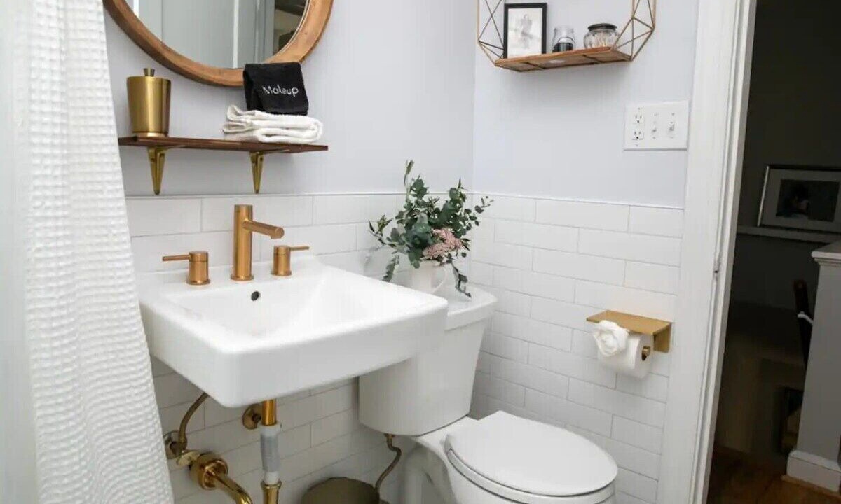 Photo of Bathroom in Del Ray