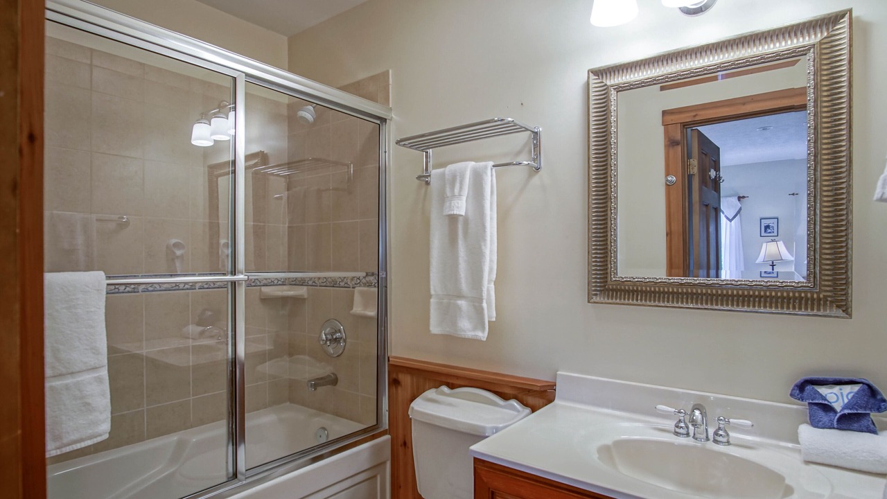 Photo of Bathroom in Snowshoe