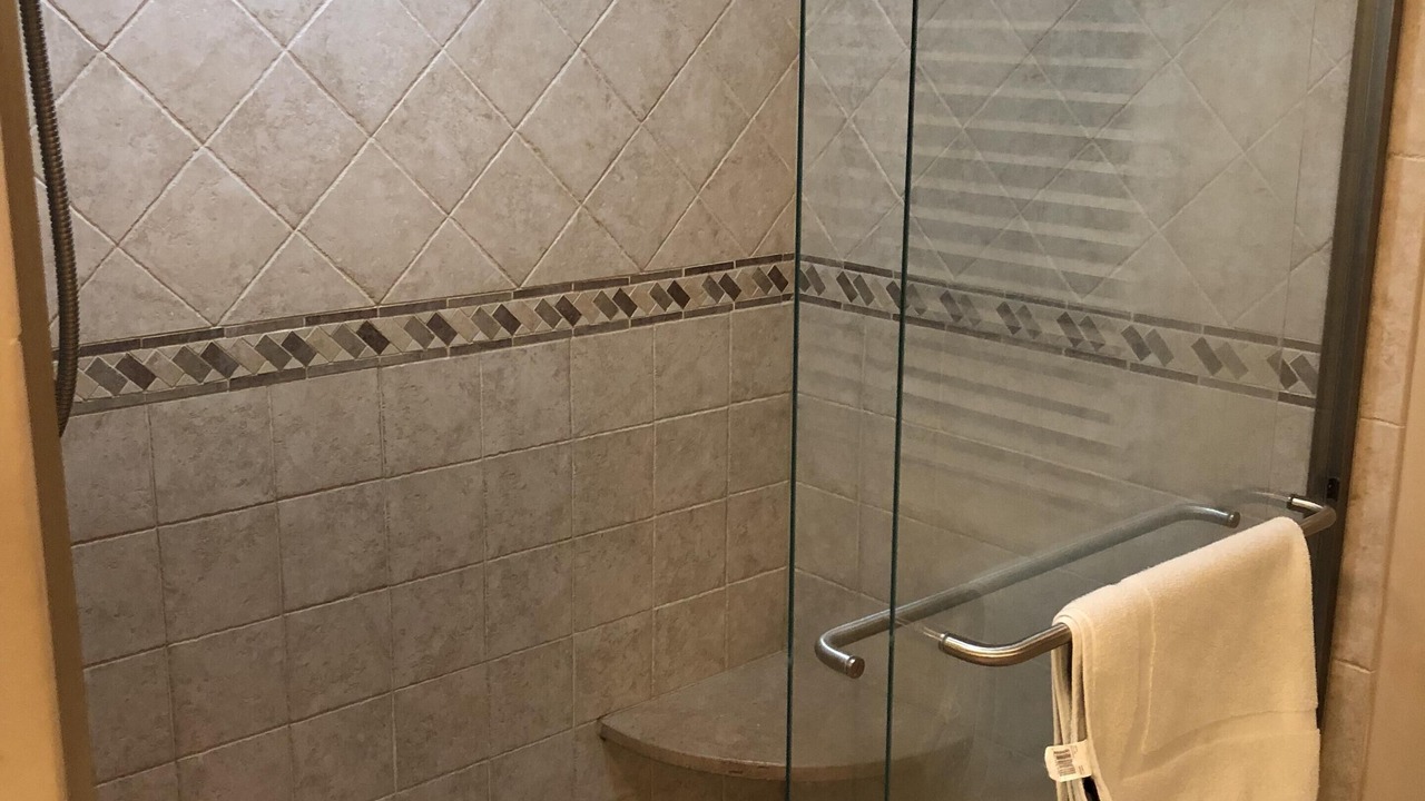 Photo of Bathroom in Glasser