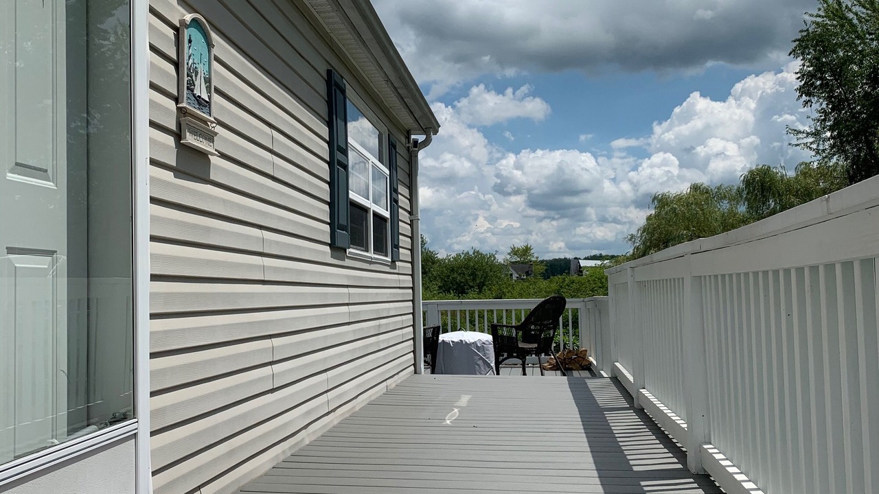 Photo of Patio Balcony in Conneaut Lakeshore