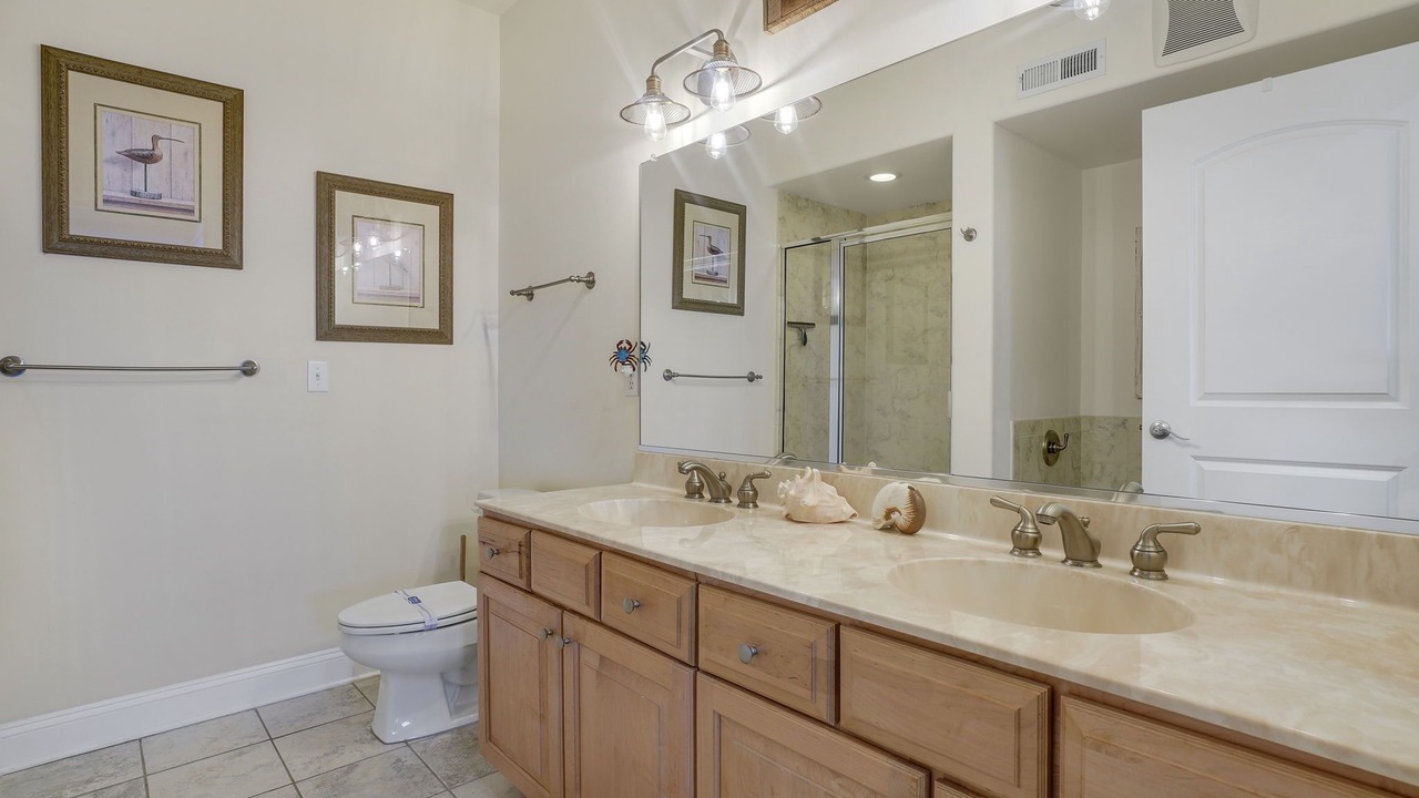 Photo of Bathroom in Deep Hole