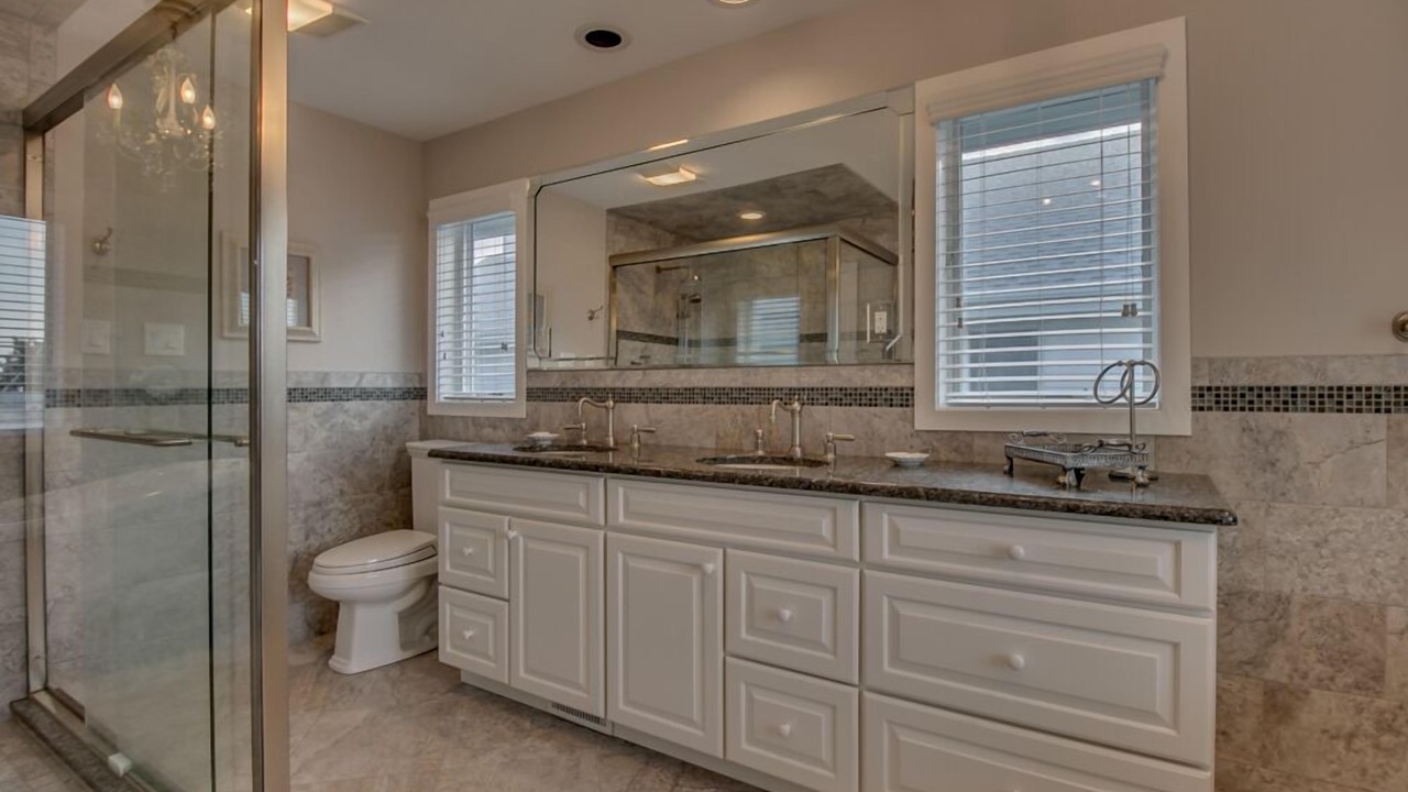 Photo of Bathroom in Avalon
