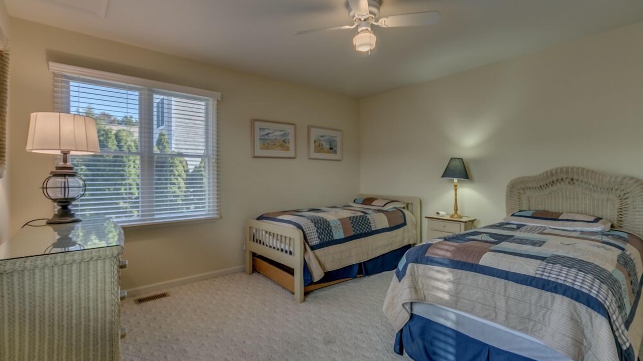 Photo of Bedroom in Avalon
