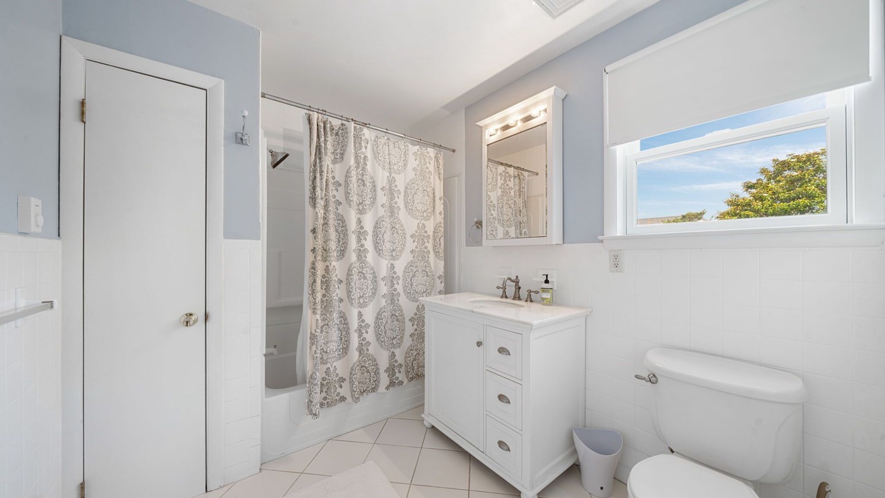 Photo of Bathroom in Avalon