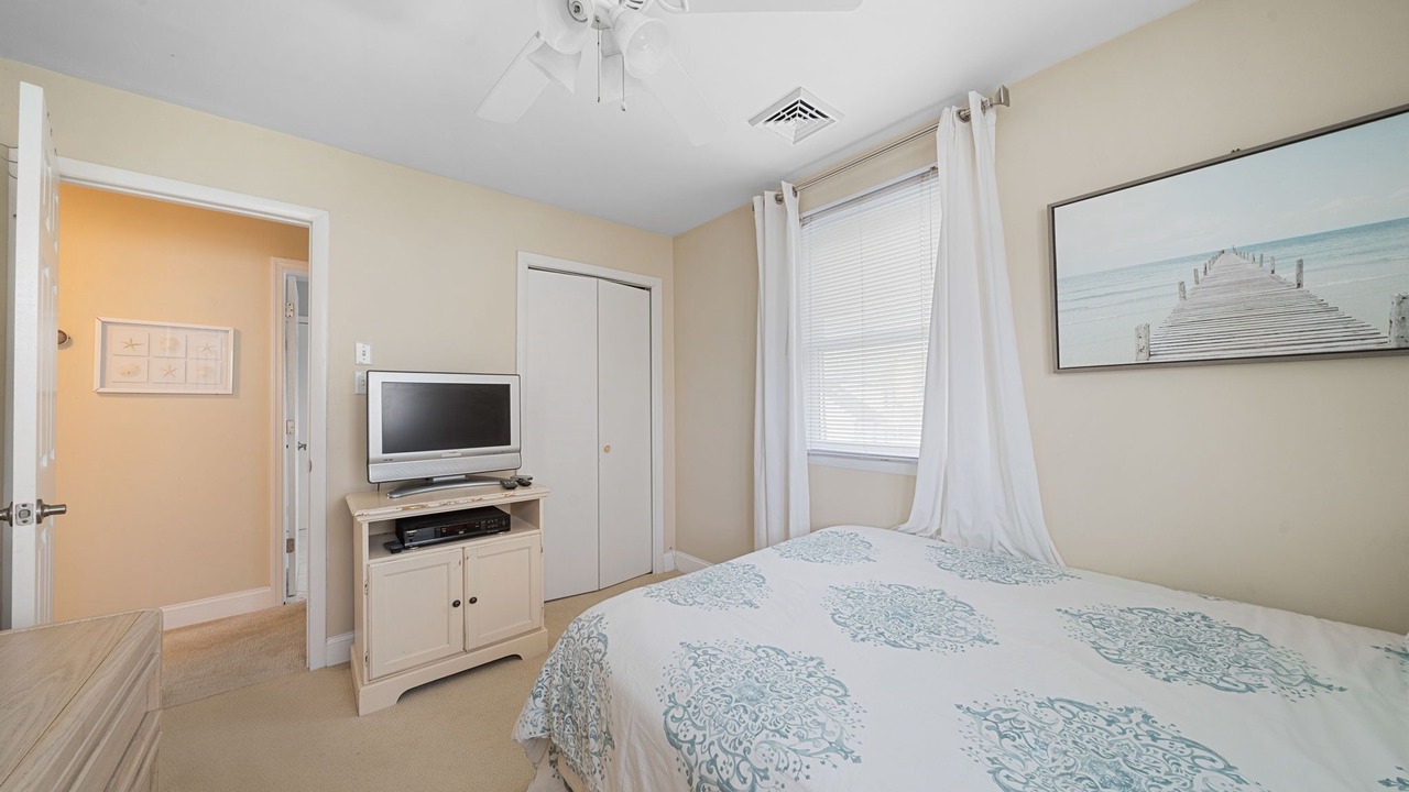 Photo of Bedroom in Avalon