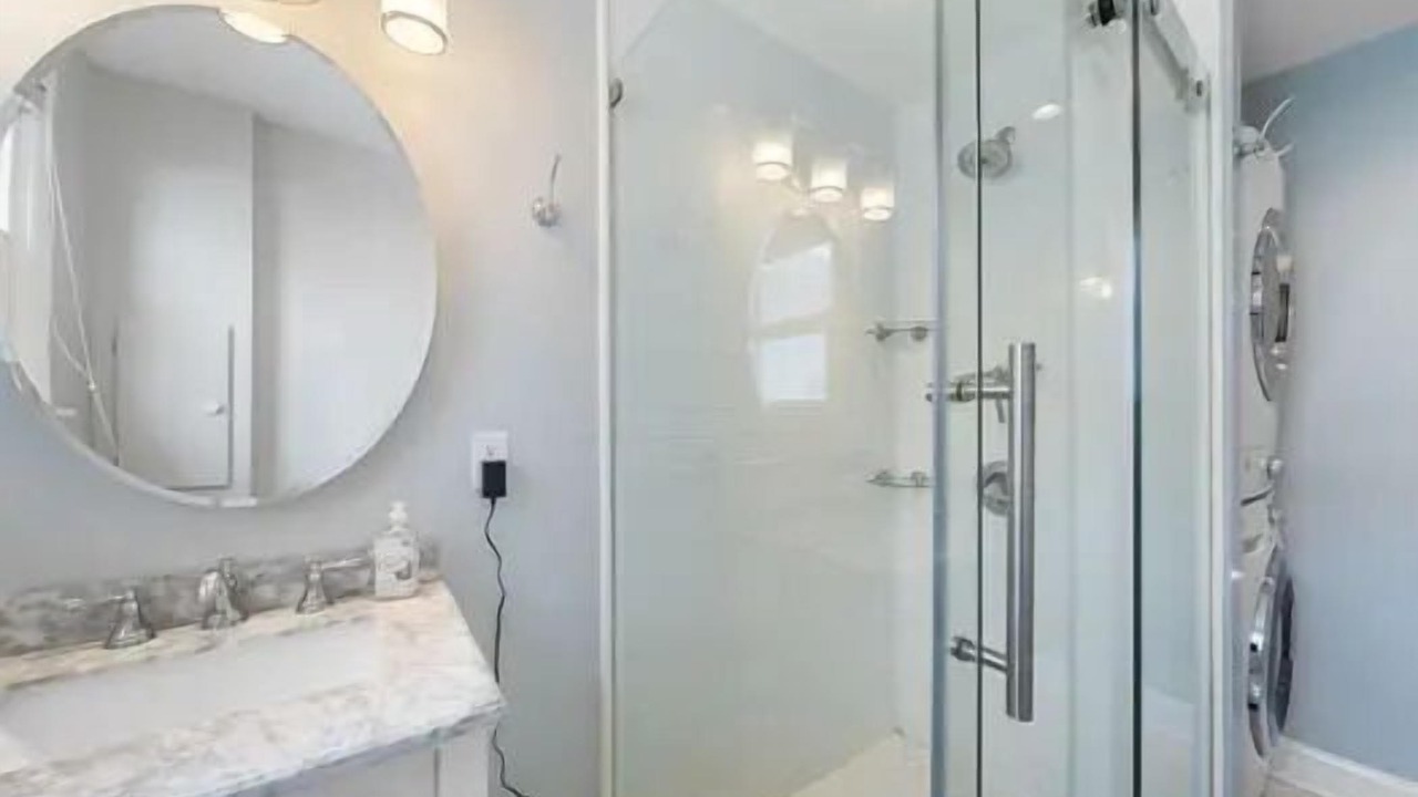 Photo of Bathroom in Avalon