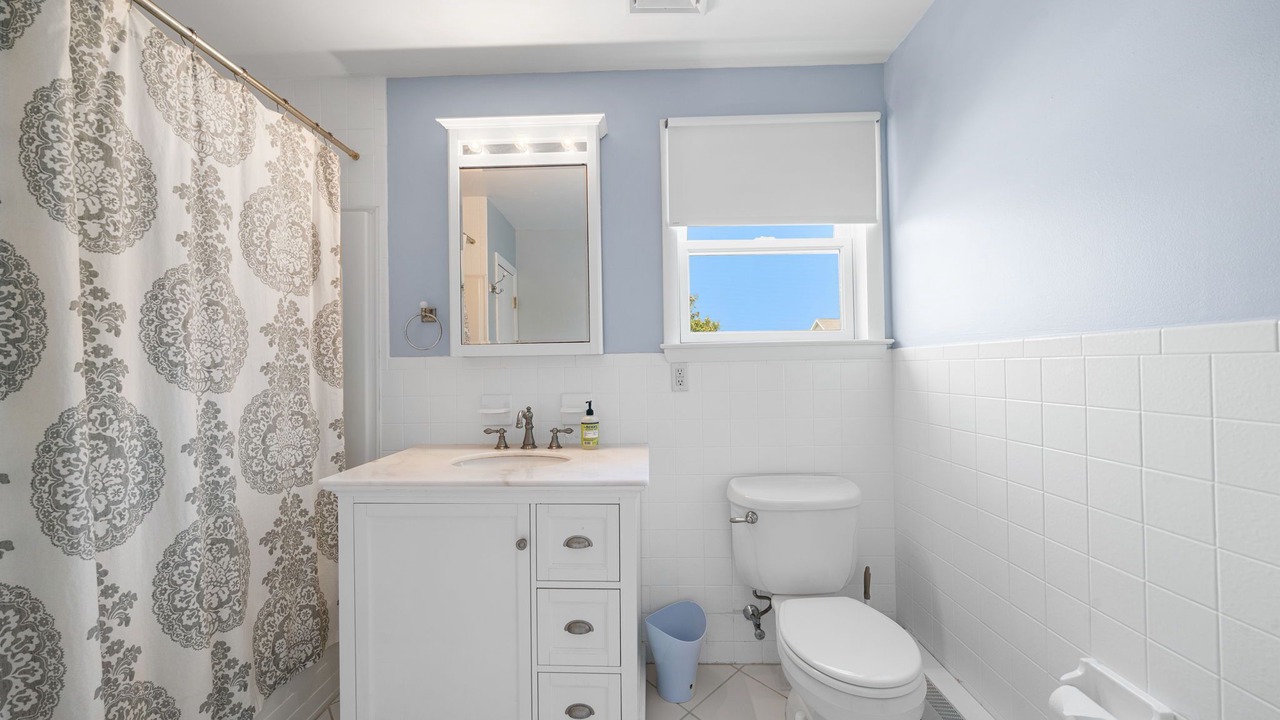 Photo of Bathroom in Avalon