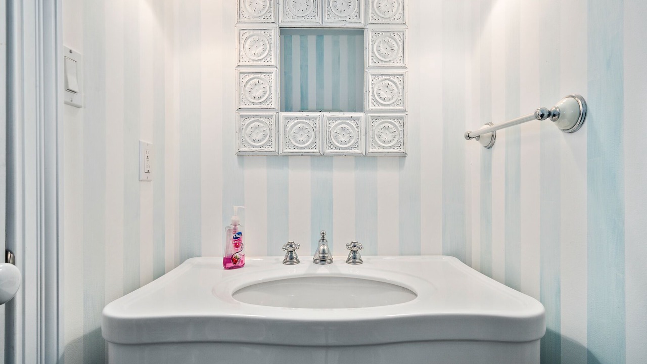 Photo of Bathroom in Avalon