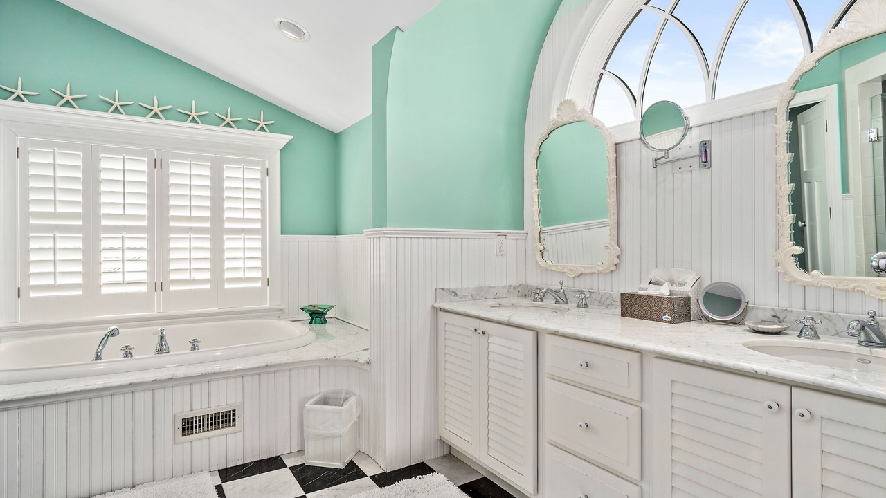 Photo of Bathroom in Avalon