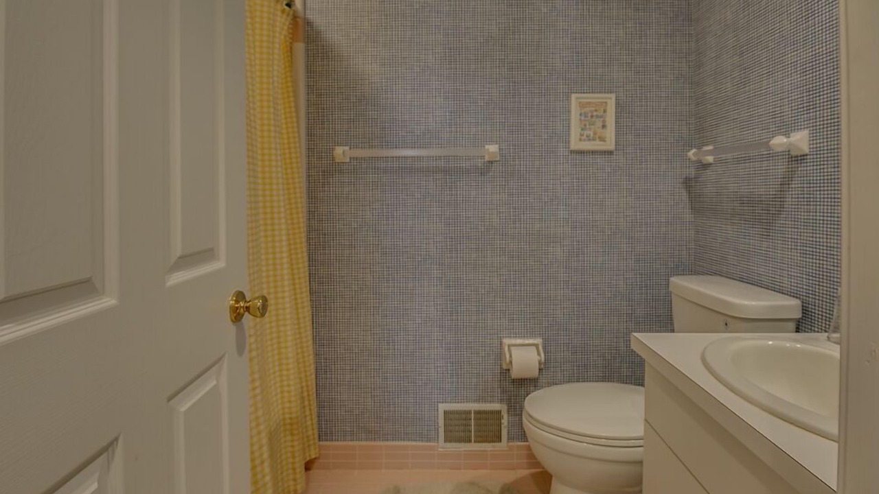 Photo of Bathroom in Avalon