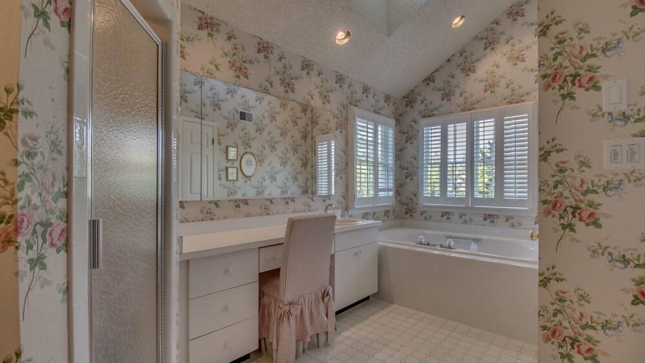 Photo of Bathroom in Avalon