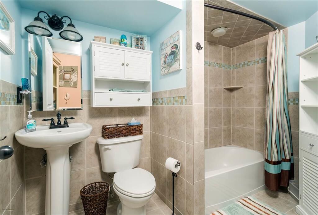 Photo of Bathroom in Avalon