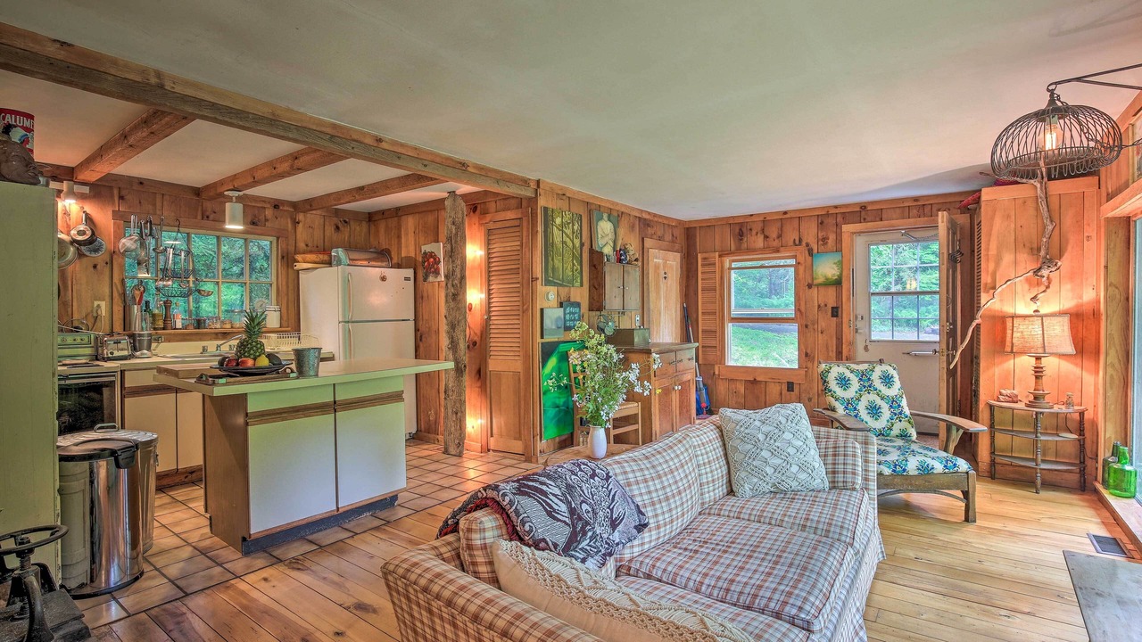 Photo of Livingroom in Mill River