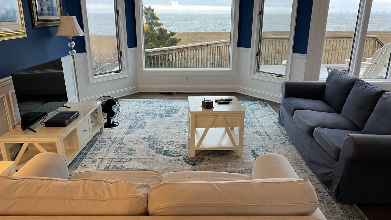 Photo of Livingroom in Osborn Island