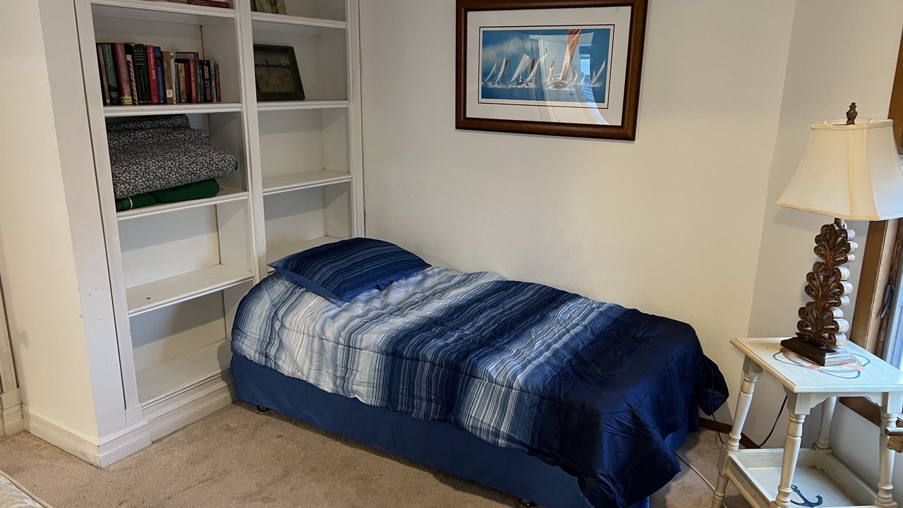 Photo of Bedroom in Osborn Island