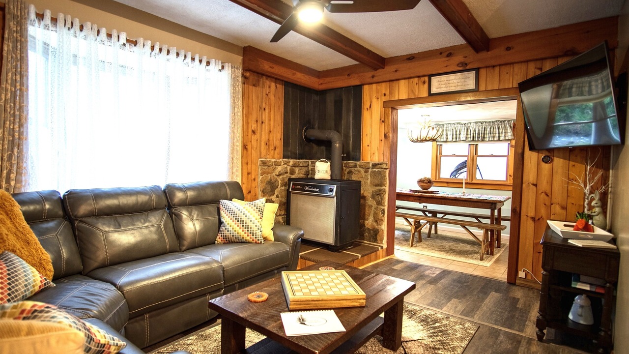 Photo of Livingroom in Mill Run